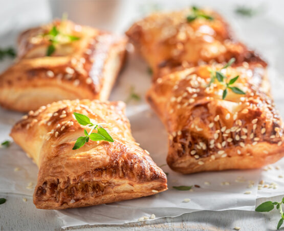 Φέτα ΖΑΓΟΡΙ σε φύλλο με σουσάμι και μέλι